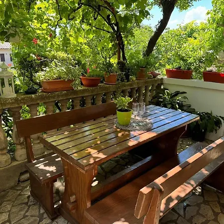 In Mit Grosser Terrasse Apartment